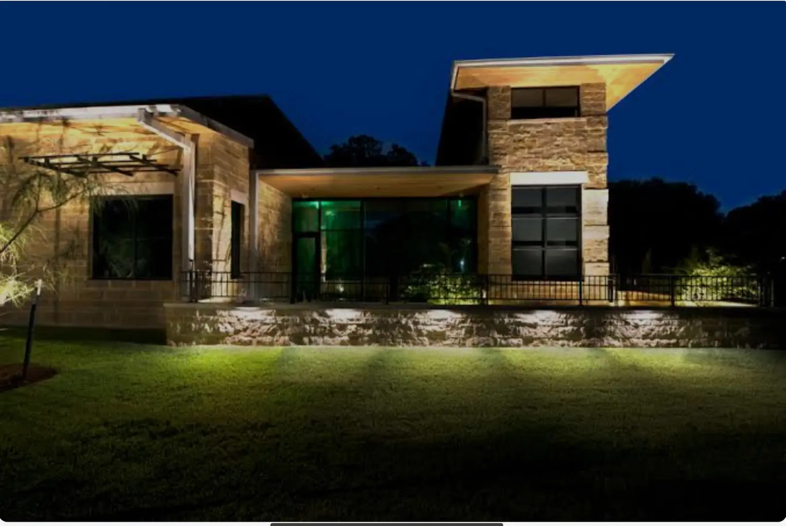 Architectural Roofline Lighting in Charlotte